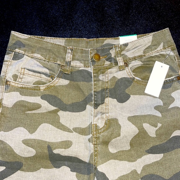 DIP skinny fit high rise camo denim. Size 7 - Picture 3 of 12